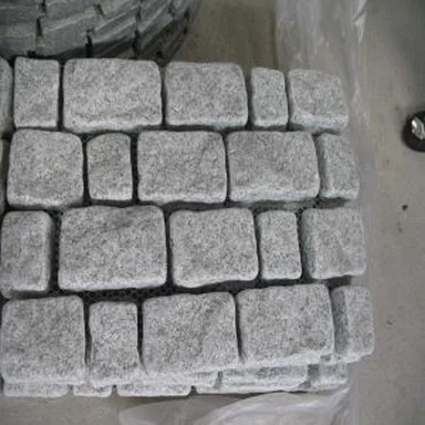 G 603 Adoquines caídos de granito