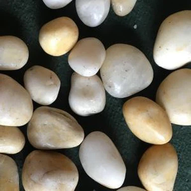 Guijarros de playa blanca