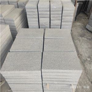 Azulejo de granito gris oscuro flameado