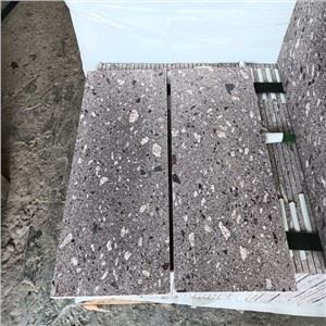 Azulejo de granito afilado con piedra de Santa Cecilia